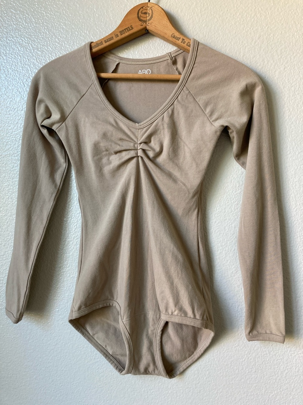 ARQ Paloma Leo Taupe Raglan Long Sleeve organic cotton bodysuit Clean Girl Sz S